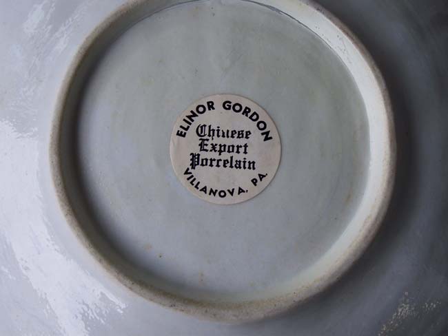 A Beautiful and Rare pair of late 18th century Chinese Export Porcelain Scallop shaped serving dishes with Elinor Gordon provenance. — image 3